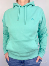 Lade das Bild in den Galerie-Viewer, inselverliebt Hoodie &quot;Im Herzen am Meer&quot; in lindgruen