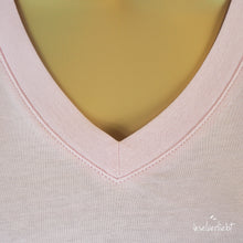 Lade das Bild in den Galerie-Viewer, inselverliebt Damen V-Shirt - rosa