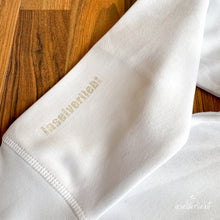 Lade das Bild in den Galerie-Viewer, inselverliebt Glitzer Sweater - weiß